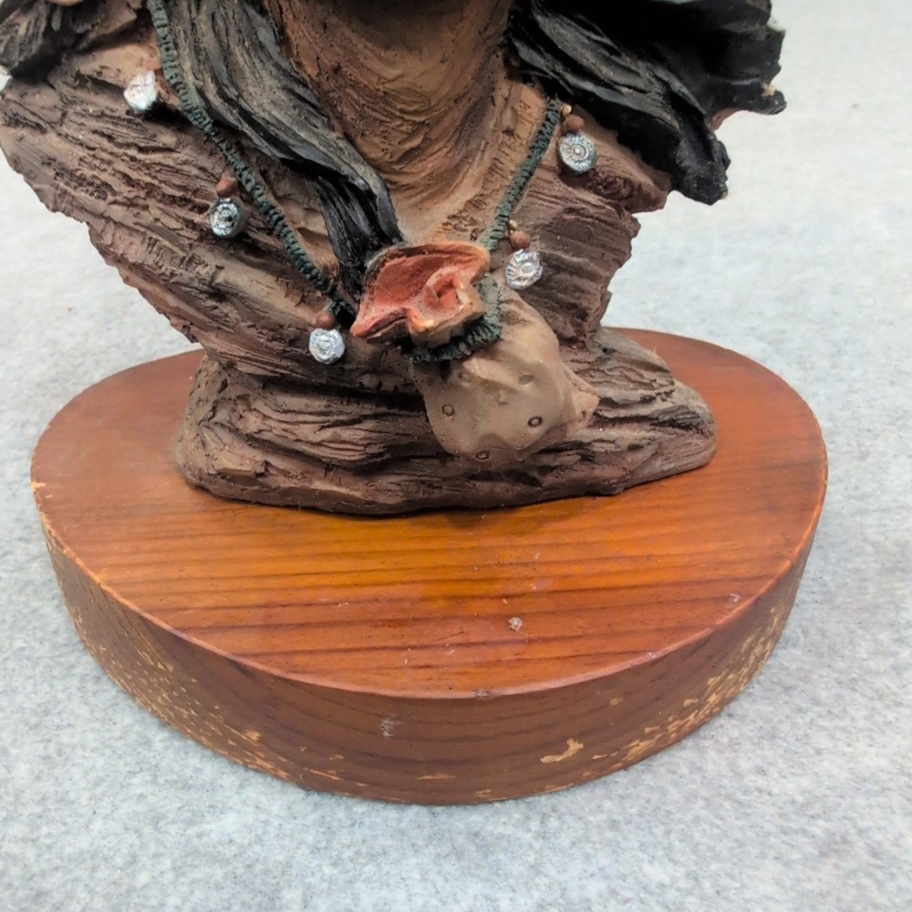 Native American Chief Bust Bear Headdress Feather Necklace Figurine Statue - Picture 3 of 8